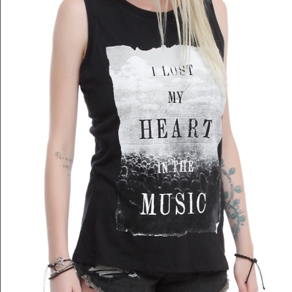 I lost my heart in the music tank size Medium